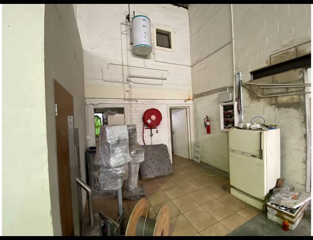1,490M² WAREHOUSE FOR SALE IN KILLARNEY GARDENS